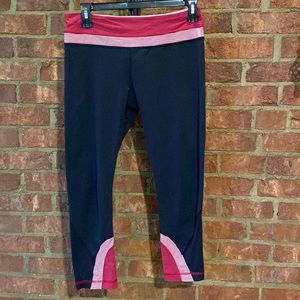 Lululemon 21” women’s tights size 6 - Good Condition. No tears- No holes